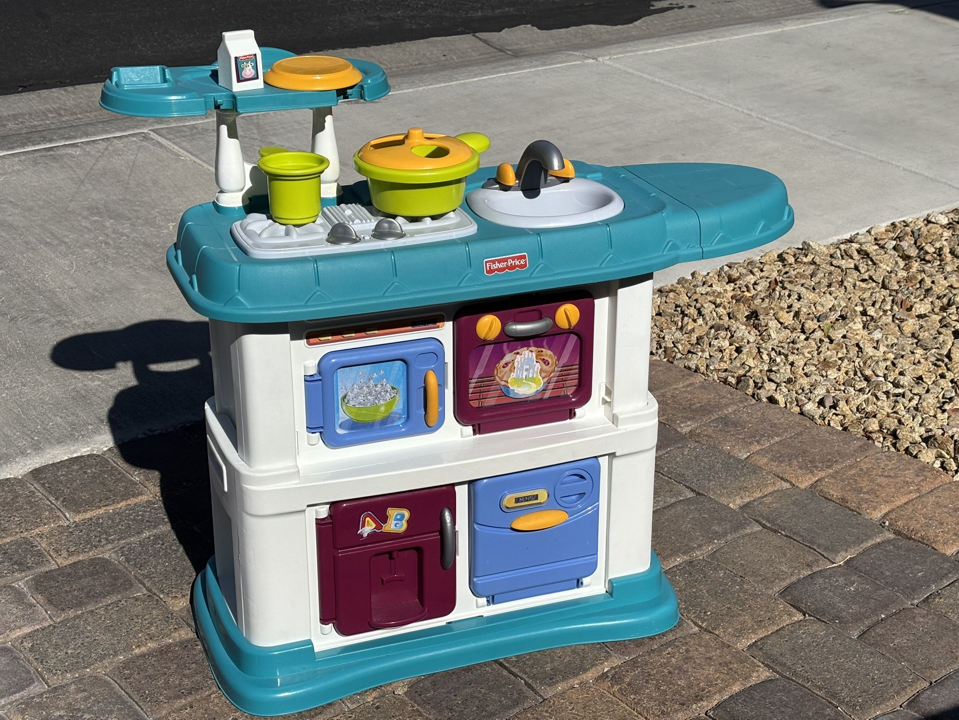 Kid’s Toy Kitchen