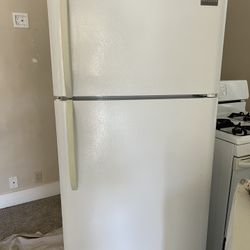 FRIGIDAIRE Refrigerator