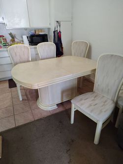 Dinning room table 64x42 plus 2 12 inch extensions and 5 chairs