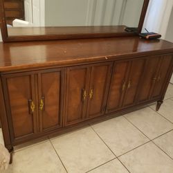 Dresser White House Furniture Corp