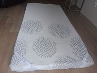 Twin size foam mattress or mattress topper, perfect portable bed