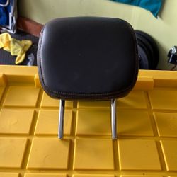 Second Row Center Headrest For 2017 Nissan Armada $20 OBO
