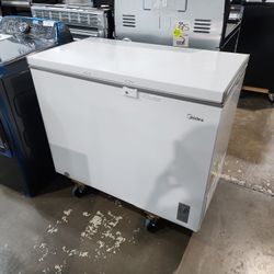MIDEA 10.4-cu.ft CHEST FREEZER. CONVERTIBLE to REFRIGERATOR in WHITE.
(with warranty)