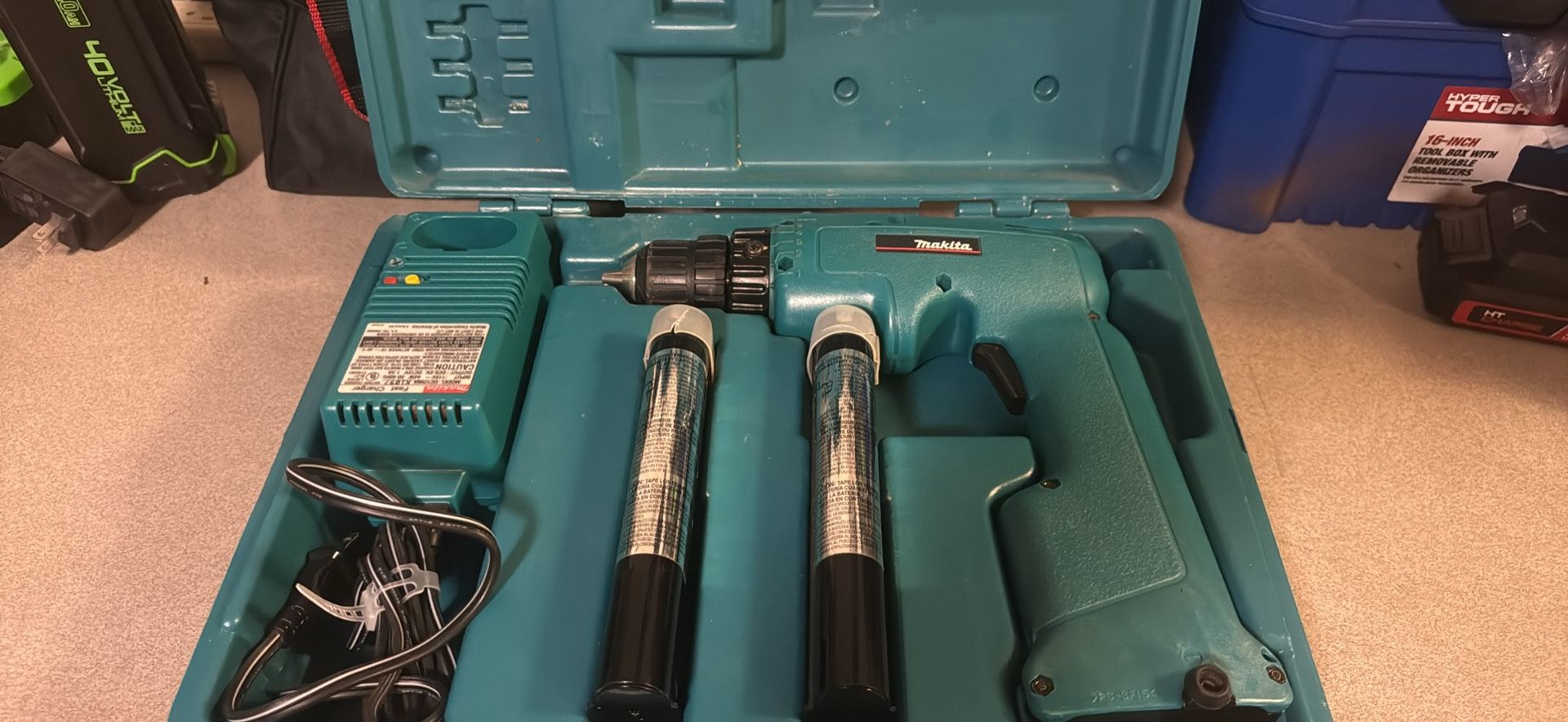 Makita Cordless Driver Drill 9.6 Volt 6011D Tool, Battery, Charger, Case 