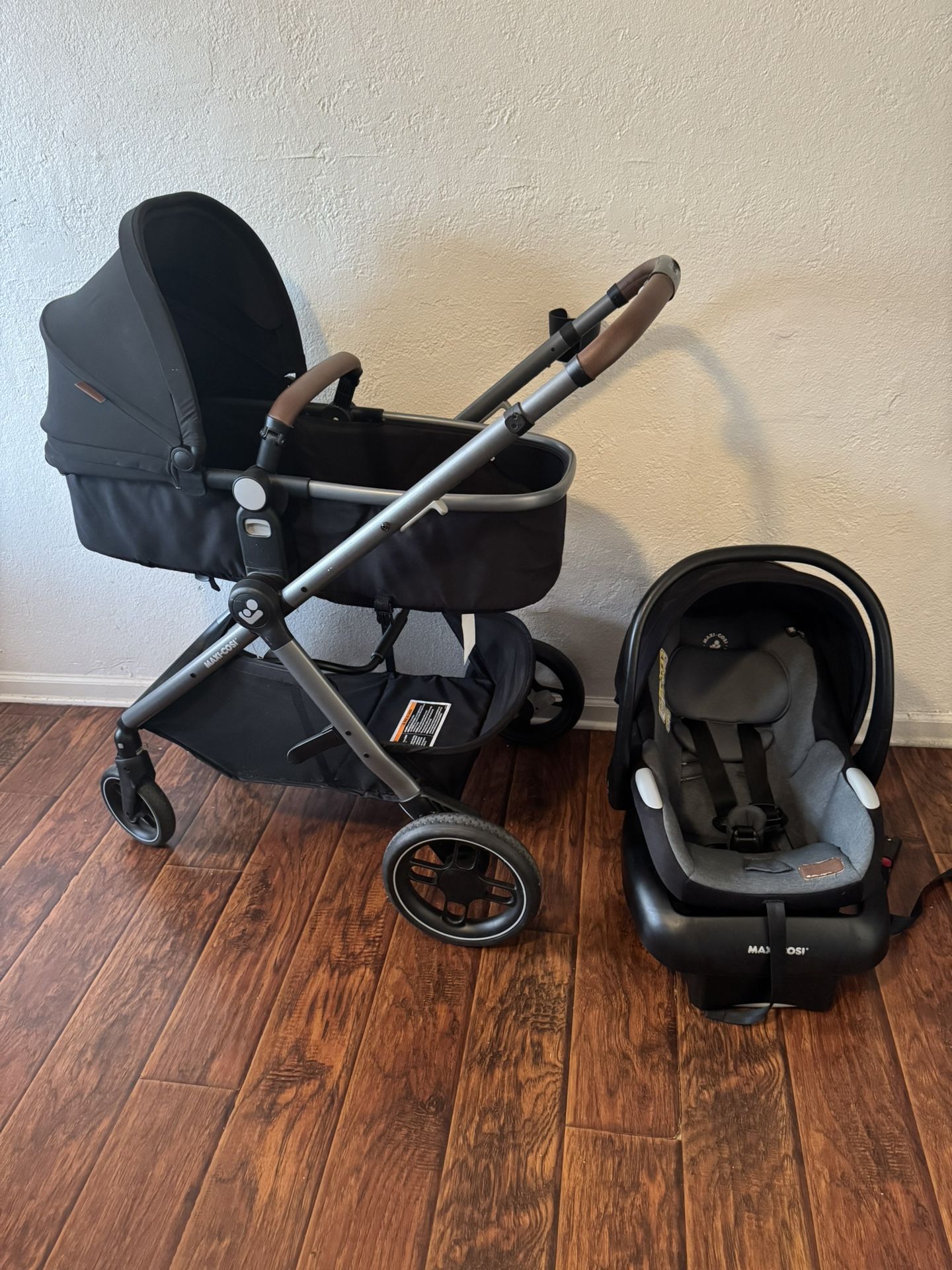 Maxi-Cosí Sienna CP STROLLER & CAR SEAT!