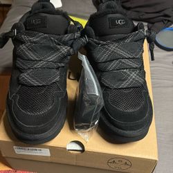 Women’s Black Lowmel UGG’s Size 11