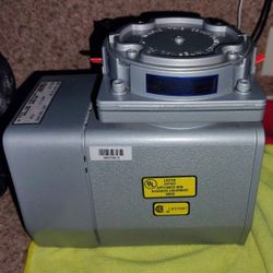 GAST MODEL DOA-P101-AA DIAPHRAGM VACUUM PUMP, OIL-LESS AIR COMPRESSOR 115 V 4.2A