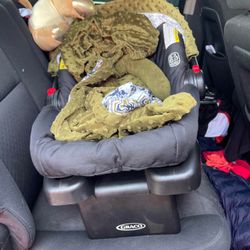 Car seat And Base Graco 