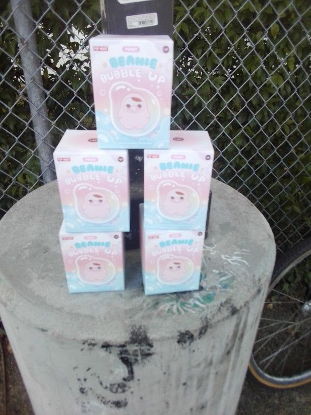 Pucky Beanie Bubble Up