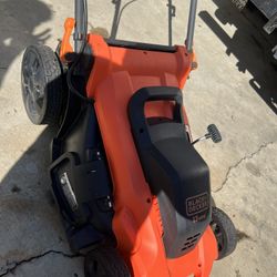 BLACK+DECKER 20 in. 13 AMP Corded Electric Walk Behind Push Lawn Mower (Missing Bag)