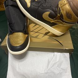 Jordan 1 Retro OG High Black & Gold