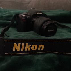NIKON D-40 CAMERA 