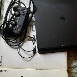 PS4 Slim 