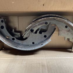 Chev Brake Shoes Front 