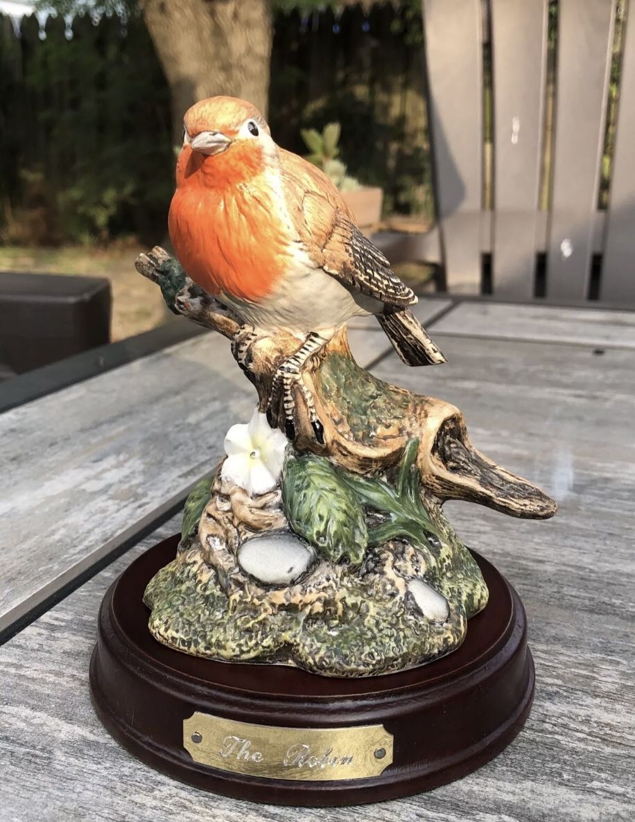 Royal Doulton Garden Birds Collection Robin with Wood Base 1989