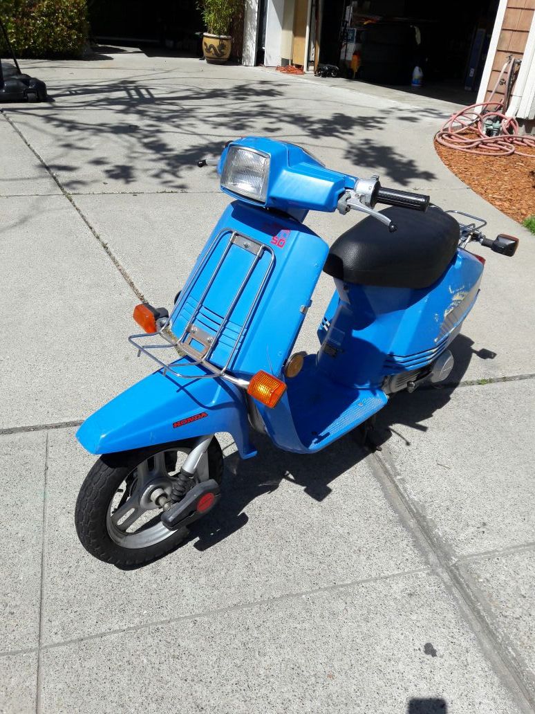 Honda Aero 50 Scooter classic 80's era Runs Good!