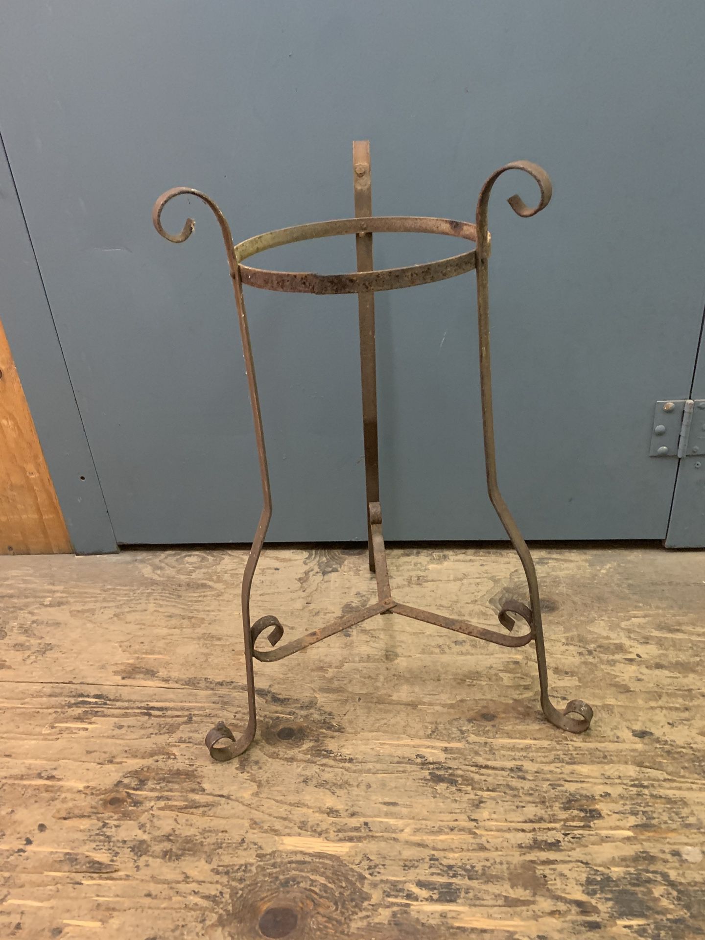 Vintage metal plant stand stands level and will hold a large pot