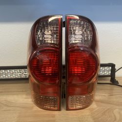 Toyota Tacoma (Gen 2) OEM Taillights