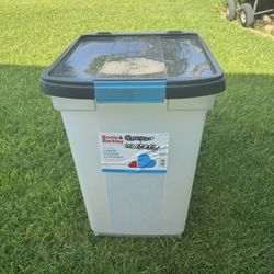 50 LB Capacity Pet Food Container (Locked & Sealed)