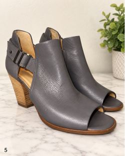 Paul Green Peep-Toe Booties ā Gray Leather ā Size 8