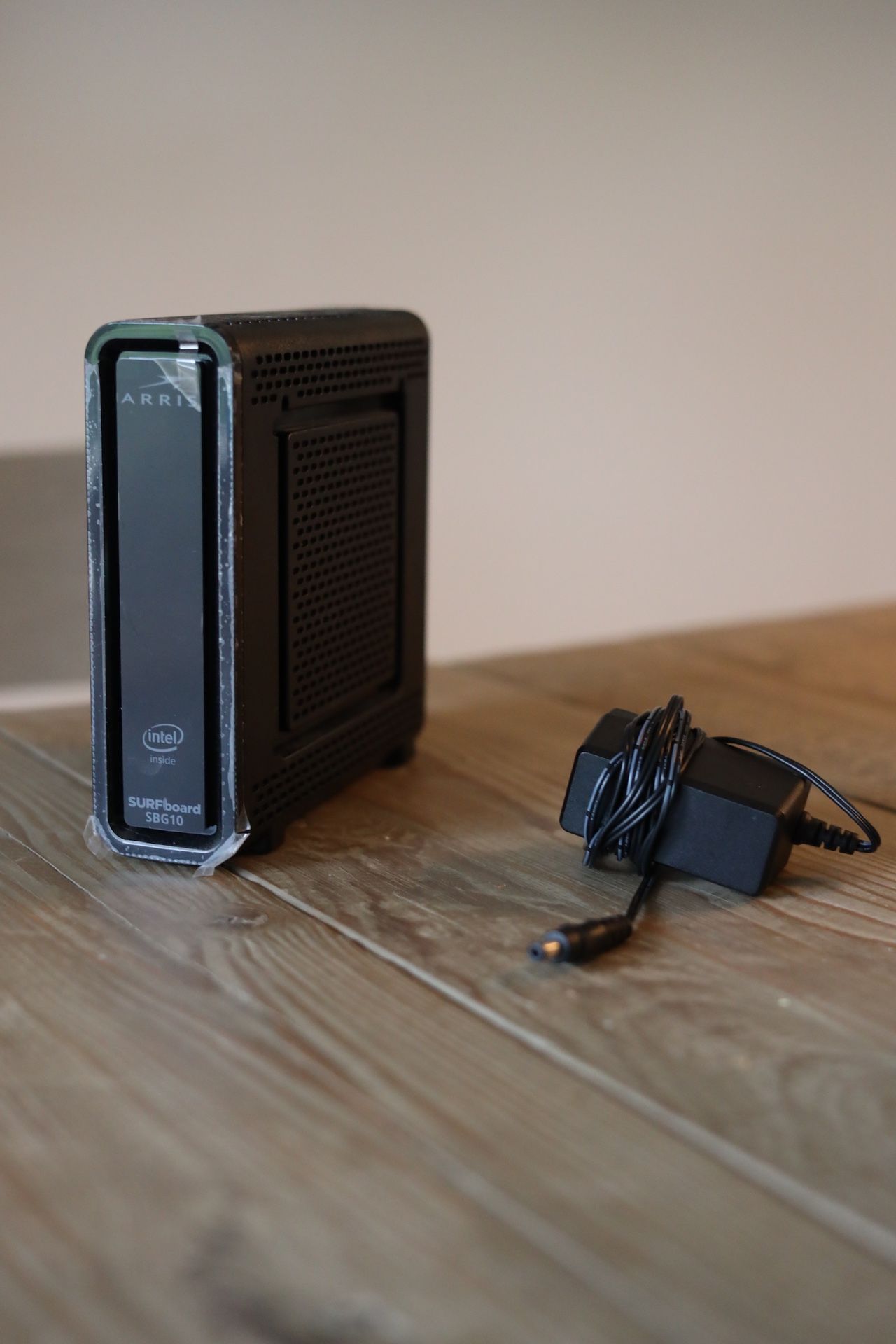 Arris SBG10 SURFBOARD 3.0 Modem and WiFi Router 