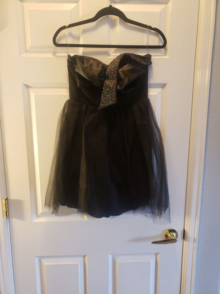 Short Black Dreas With Tulle Bottom