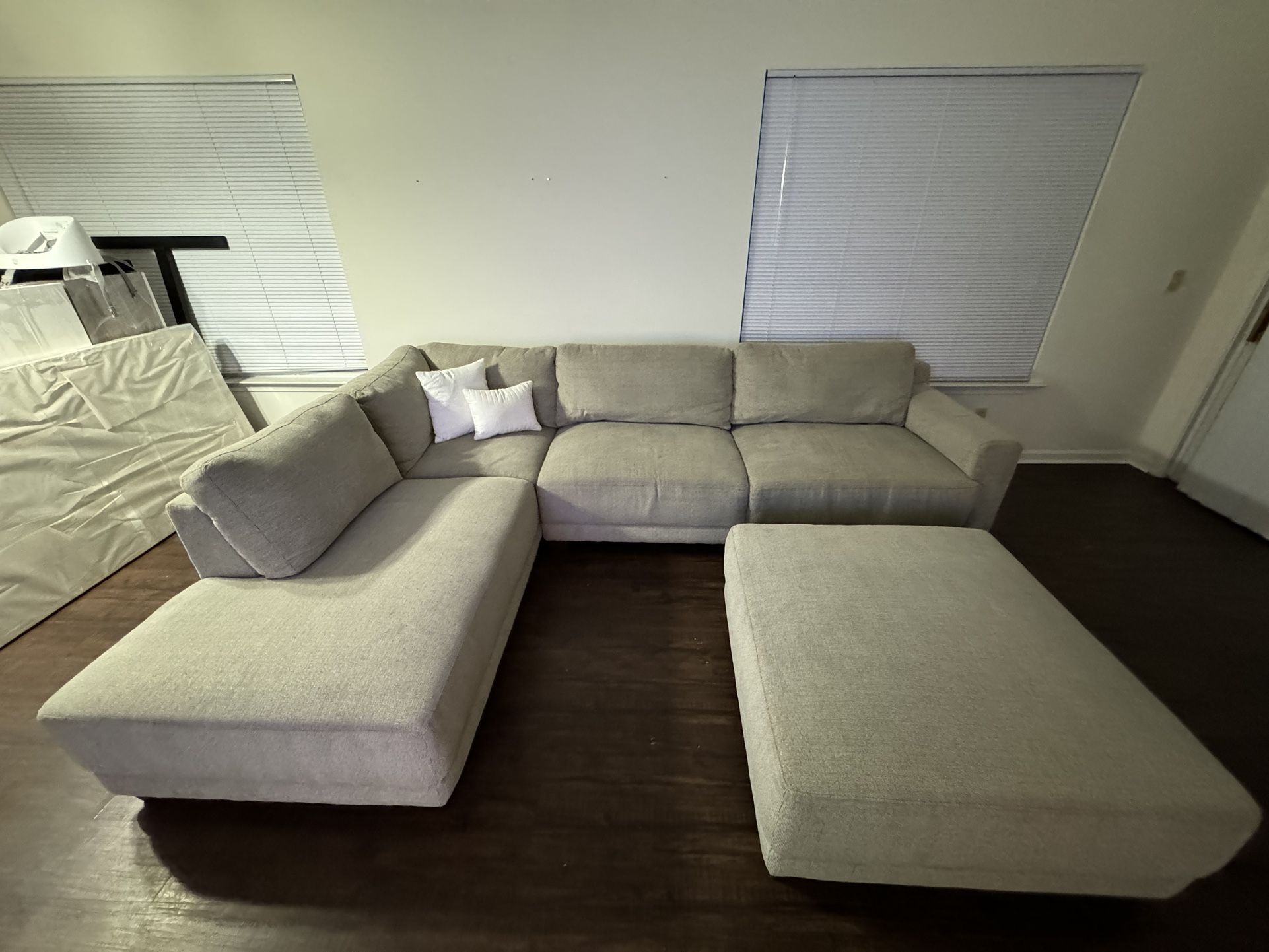 Sectional Couch With Ottoman