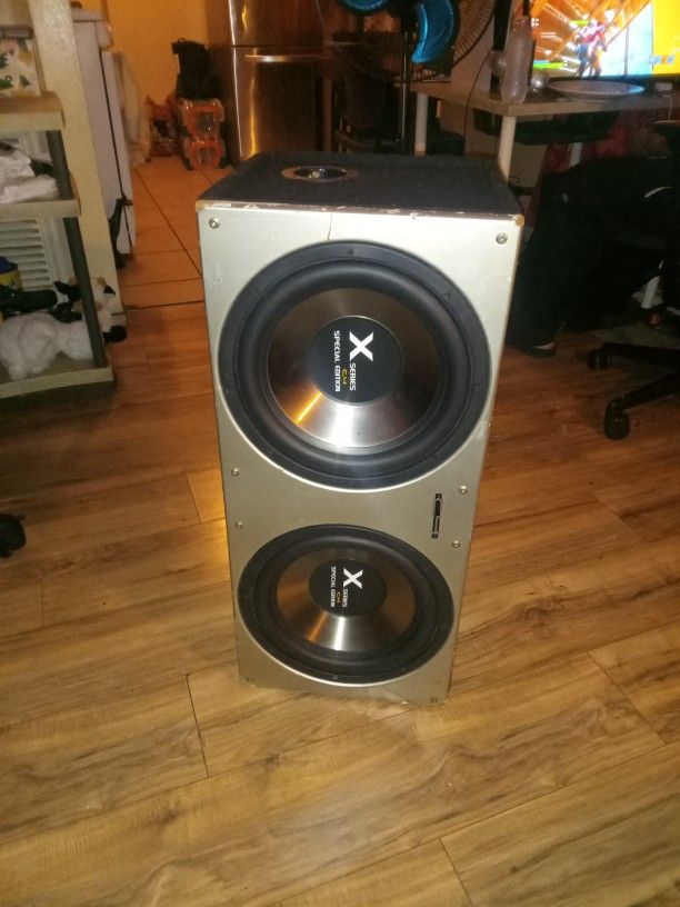 2 12" Subwoofers 