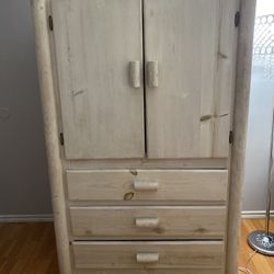Set Armoire, Dresser with Mirror / Armario y Tocador Con Espejo