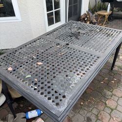 Outdoor table and 6 Chairs