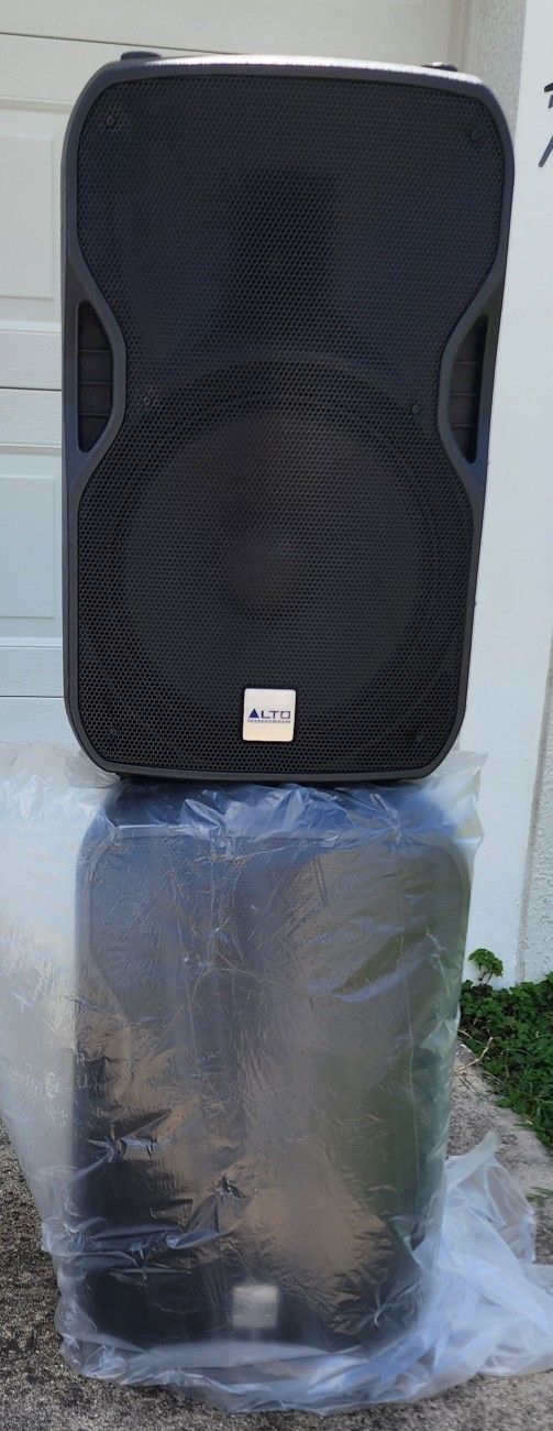 Alto 800 Watt Powered 15" 2 Way Speaker Pair