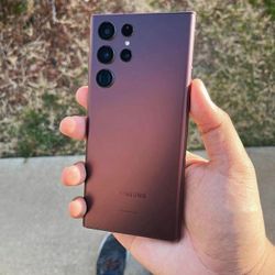 Samsung Galaxy S22 Ultra  , Unlocked   for all Company Carrier ,  Excellent Condition Like New 