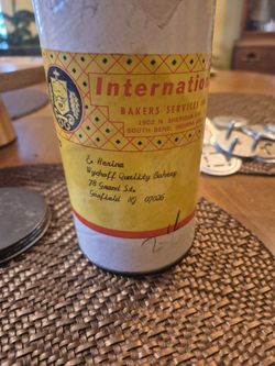 Vintage international Baker services metal cookie cutters