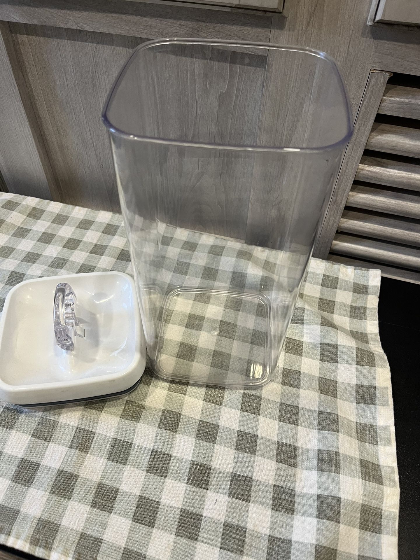 Storage container.. 6“ X 6“ Wide. 11 Inches Tall, Not Counting The Lead. It Has A.Lock Tight Lid