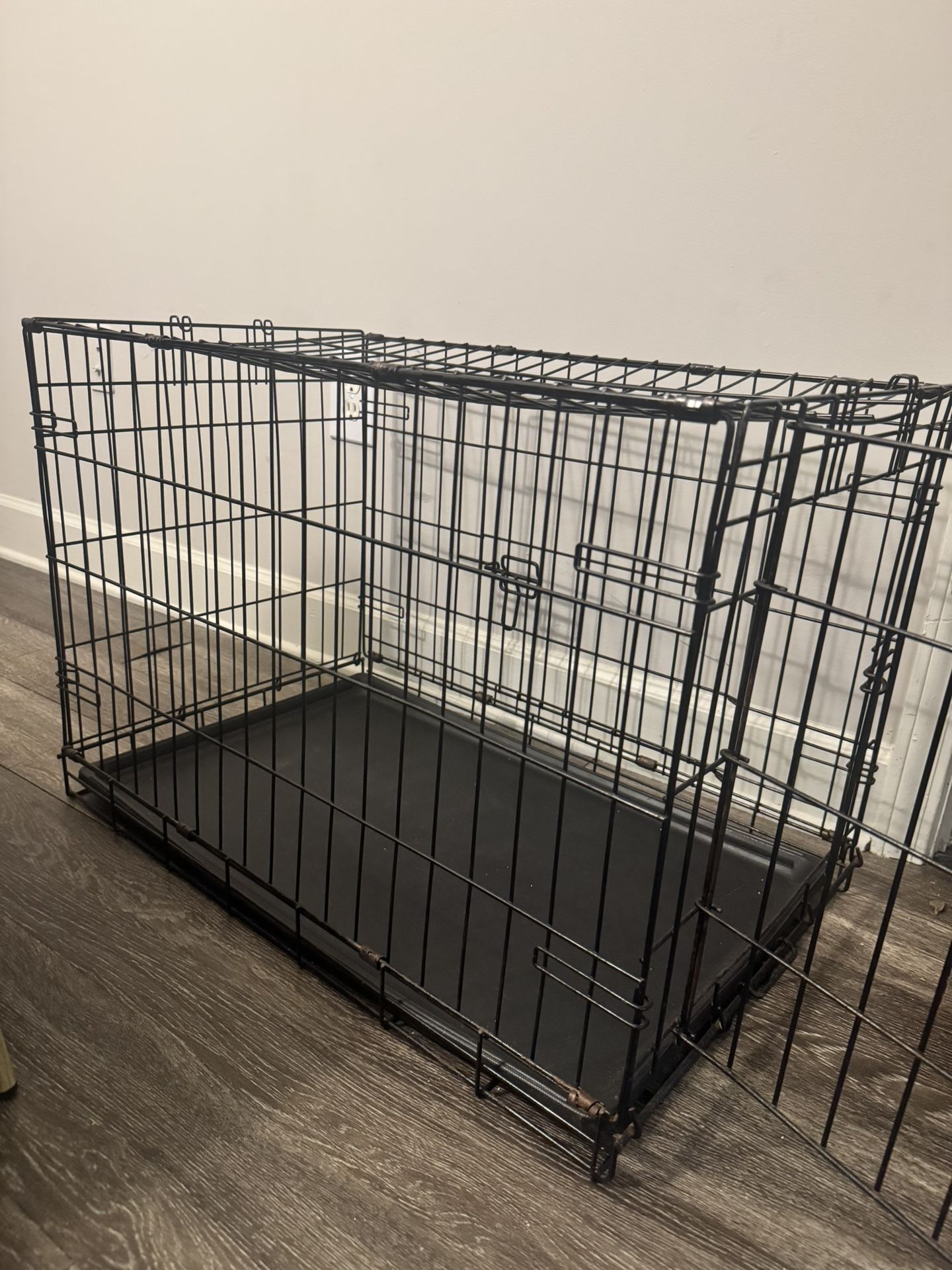 Medium size Crate/Kennel For Sale!