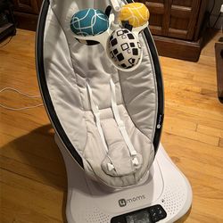 4moms Mamaroo bluetooth baby swing
