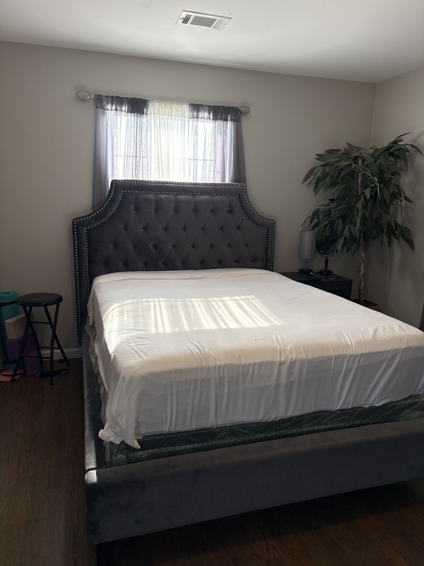 Queen Size Bedroom Set