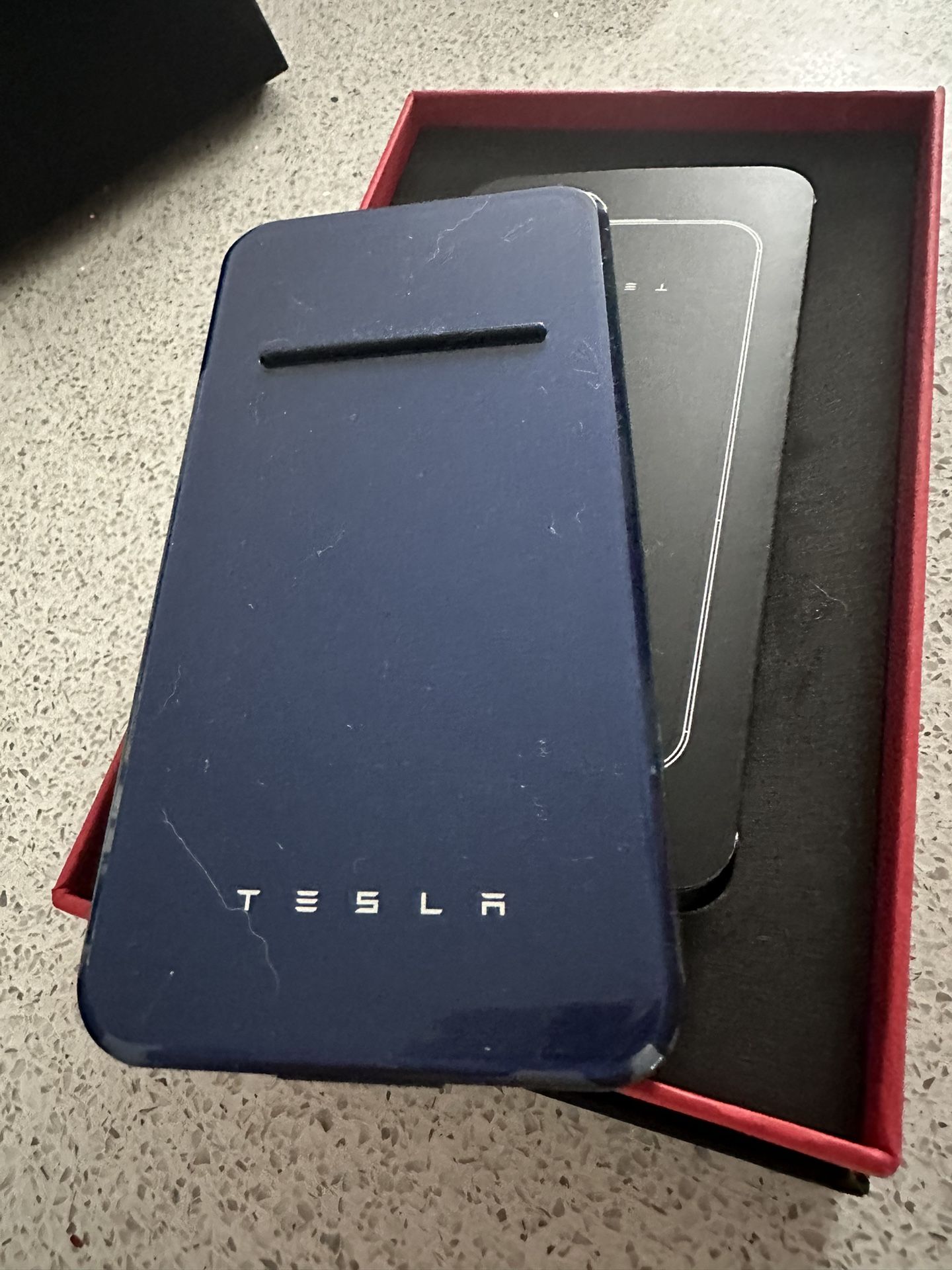 Tesla Wireless Portable Charger 2.0 Red Cell Phone Charger