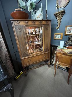 Jacobean Hutch w/ interior lights
