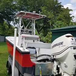 1989  22’ Boston whaler w / 2011 Evinrude E -Tec 200 hp