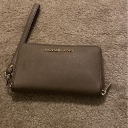 Michael Kors Wristlet Authentic 