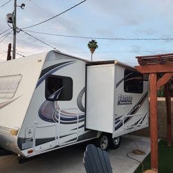 Lance 1685 Travel Trailer 