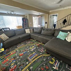 Large Sectional Couch With Full Pull Out Bed - MUST GO TODAY!!
