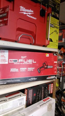 MILWAUKEE M18 FUEL HATCHET 8" PRUNING SAW KIT