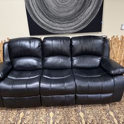 —3 Piece Black Couch set. Includes Loveseat, & Lazy boy matching set ‼️