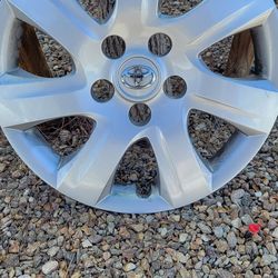 2 Toyota Camry hubcaps