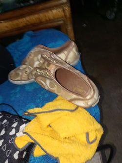 COUCH SNEAKERS