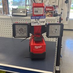 Milwaukee M18 Utility Bucket Flashlight 