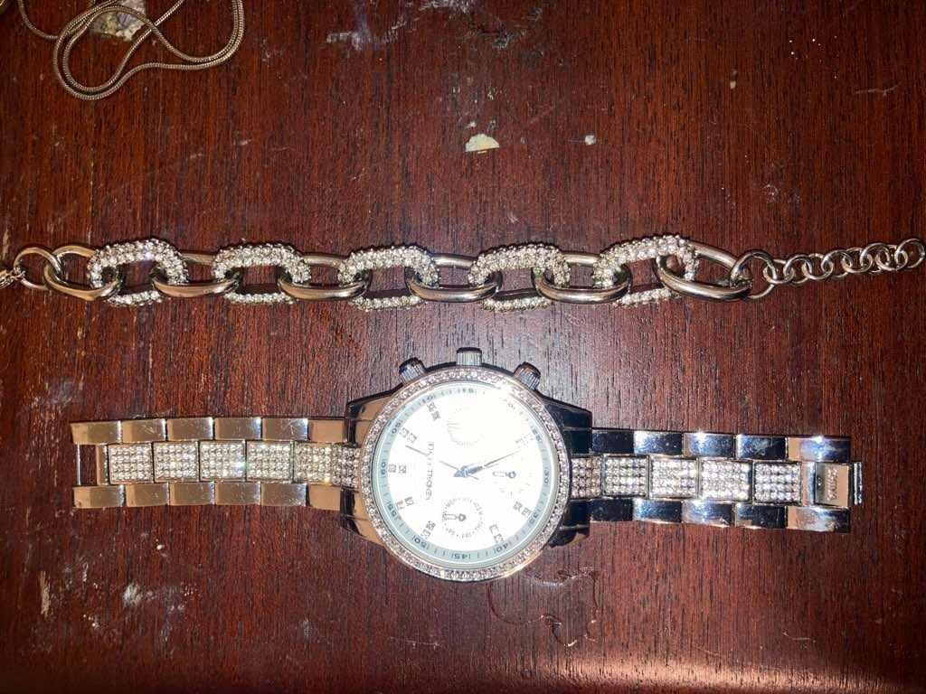 Womens Watch And Braclet