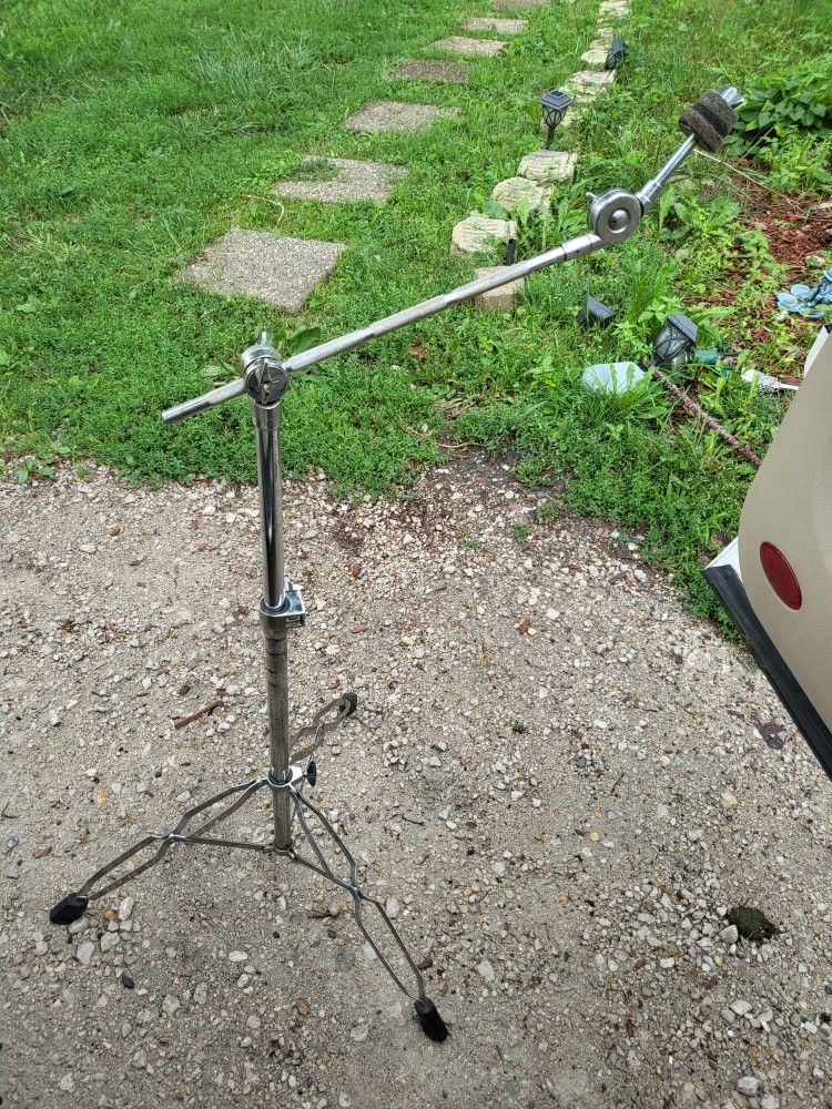Convertible drum cymbal straight/boom stand
Nice sturdy stand
Use as a boom Or a straight stand